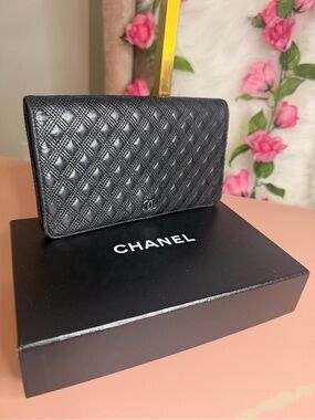 CHANEL Black Micro Matelasse Quilted Leather Long Bifold Wallet Vintage Silver